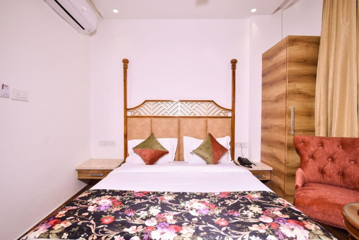 Hotel Rv Golden อัมริตสา ภายนอก รูปภาพ