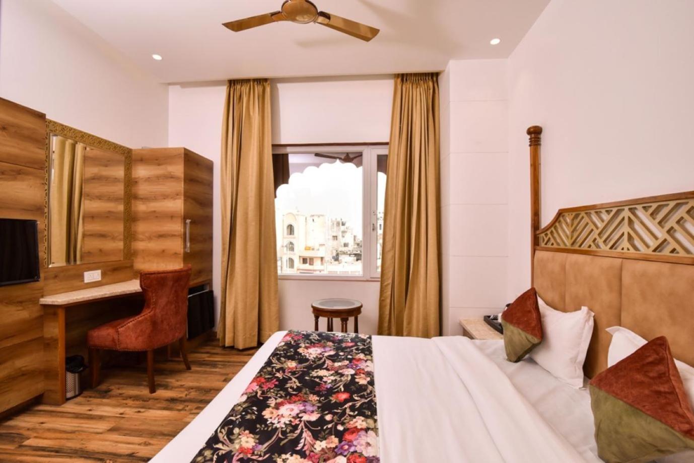 Hotel Rv Golden อัมริตสา ภายนอก รูปภาพ
