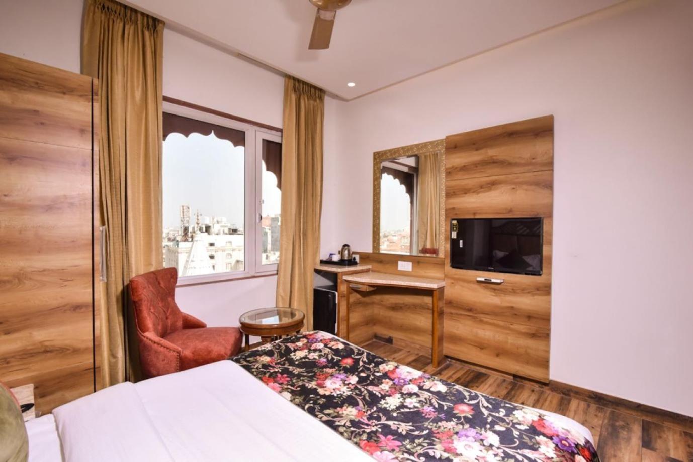 Hotel Rv Golden อัมริตสา ภายนอก รูปภาพ