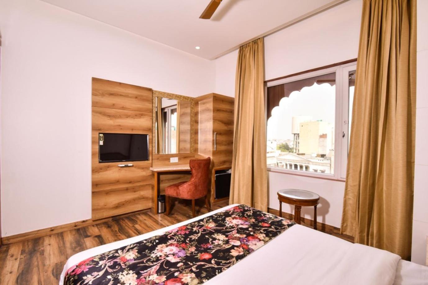 Hotel Rv Golden อัมริตสา ภายนอก รูปภาพ