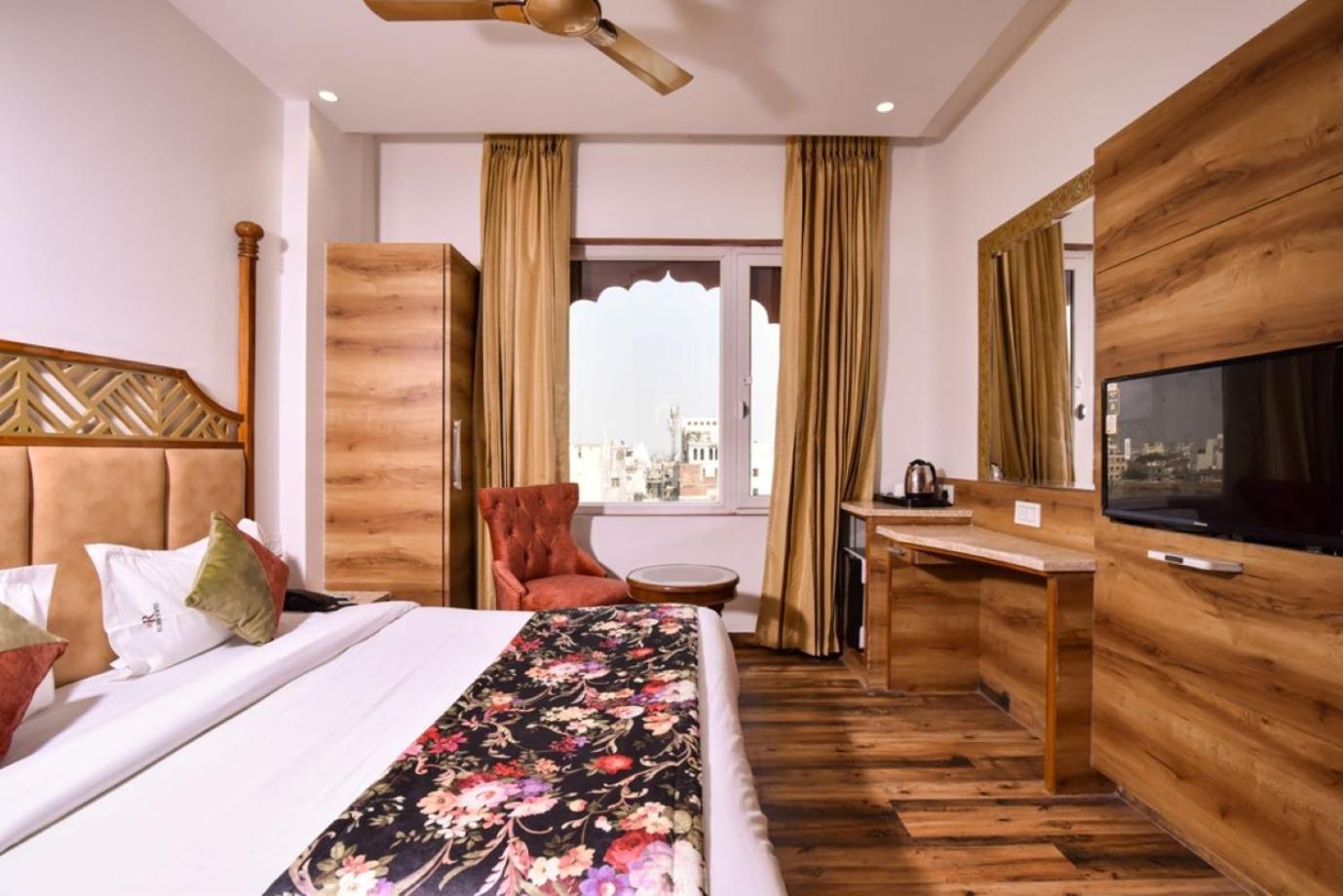 Hotel Rv Golden อัมริตสา ภายนอก รูปภาพ