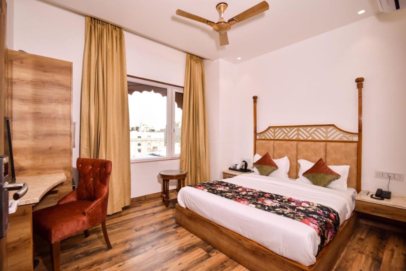 Hotel Rv Golden อัมริตสา ภายนอก รูปภาพ