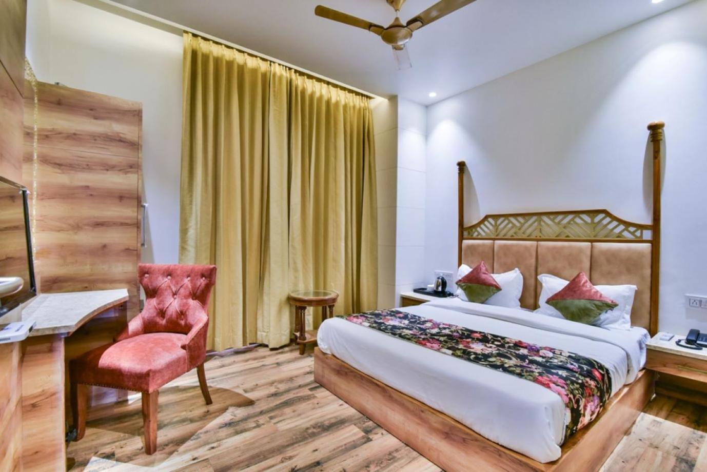 Hotel Rv Golden อัมริตสา ภายนอก รูปภาพ