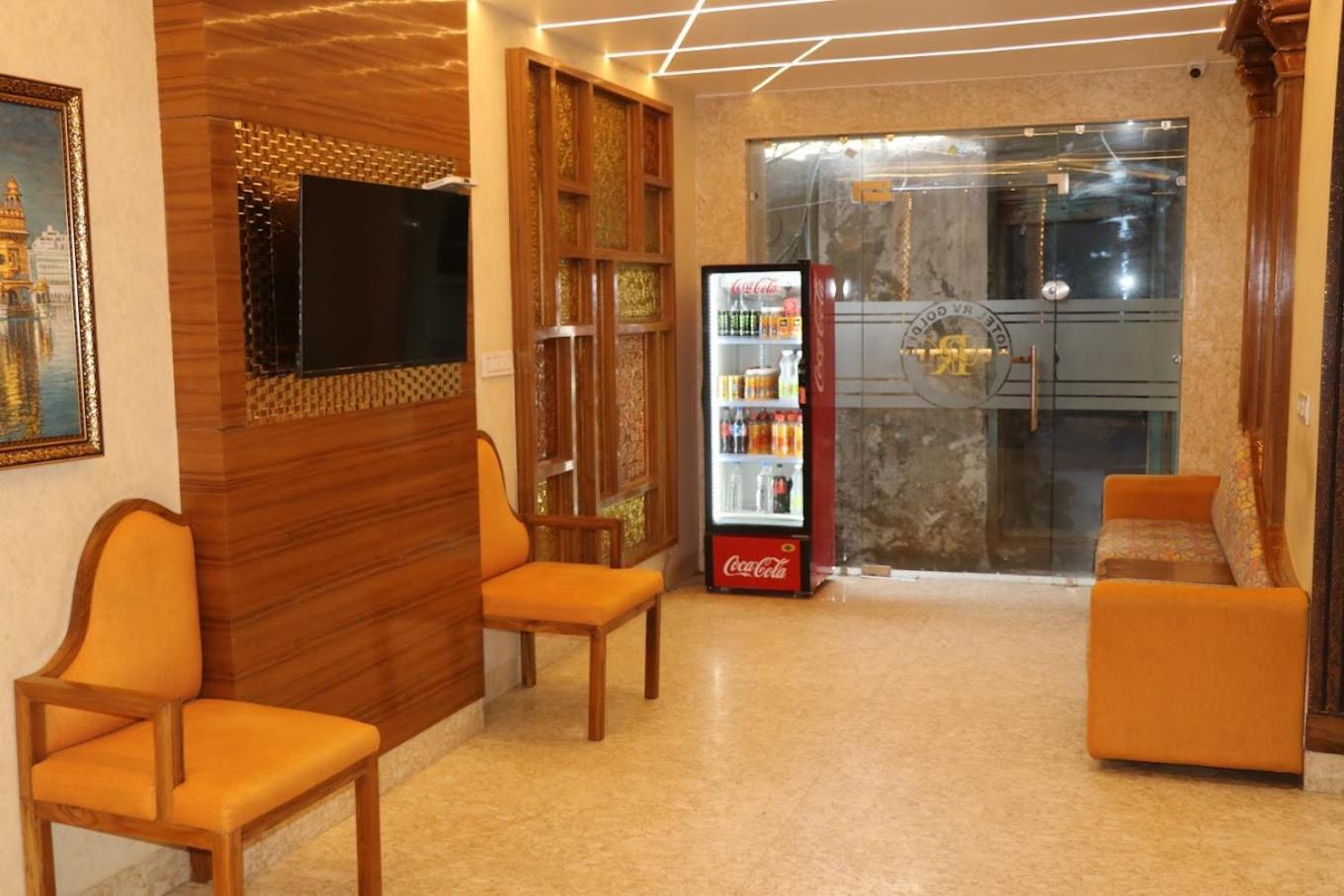 Hotel Rv Golden อัมริตสา ภายนอก รูปภาพ