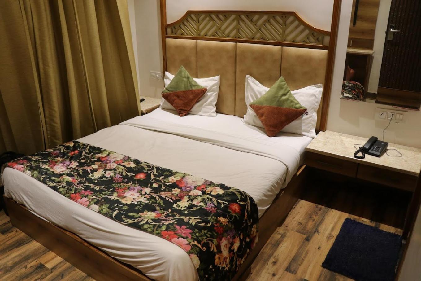 Hotel Rv Golden อัมริตสา ภายนอก รูปภาพ