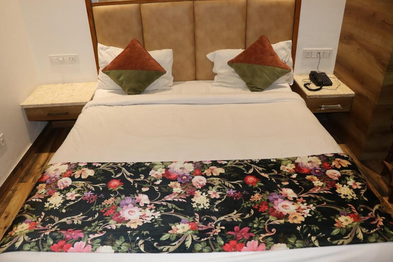 Hotel Rv Golden อัมริตสา ภายนอก รูปภาพ