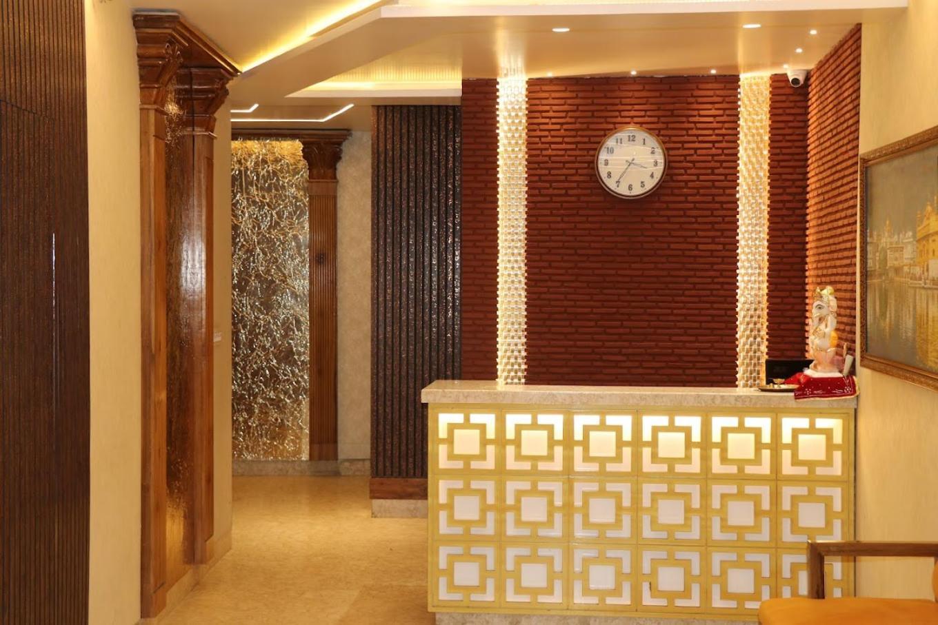 Hotel Rv Golden อัมริตสา ภายนอก รูปภาพ